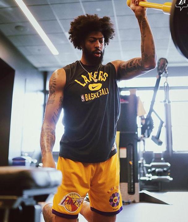 关于浓眉哥连续七场比赛得分超过比分优势明显，SKT挑战极限！的信息