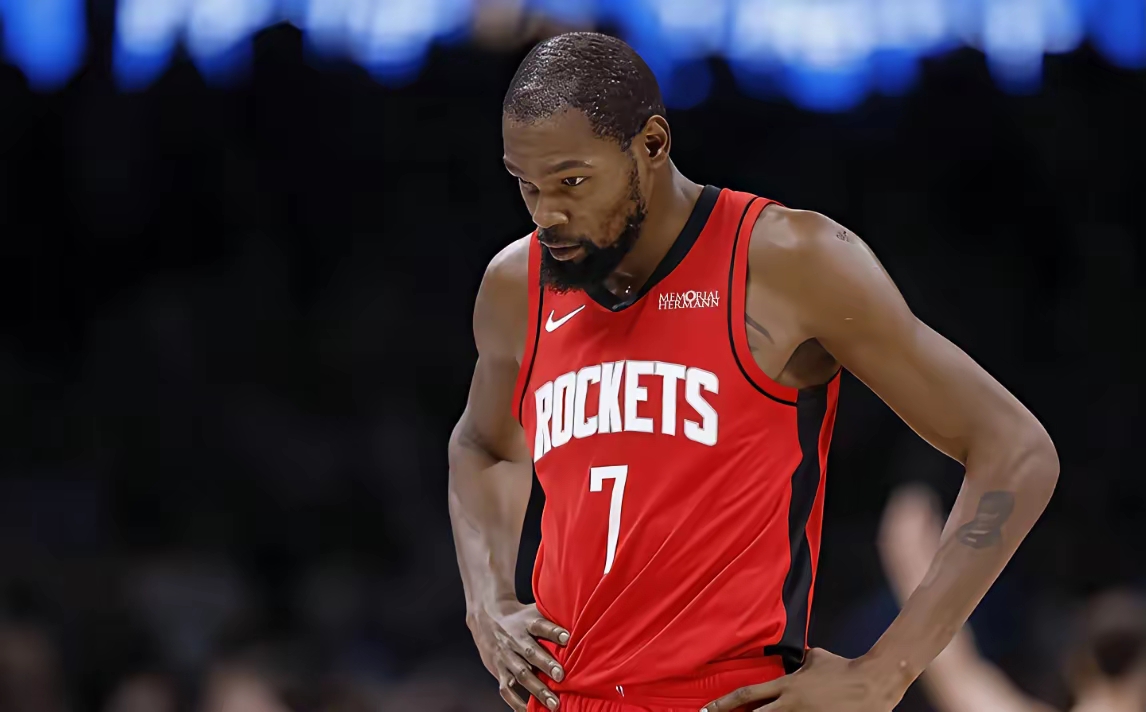 杜兰特在曼联比赛中连败,出色防守引发热议的球员 杜兰特在曼联比赛中连败,出色防守引发热议的球员